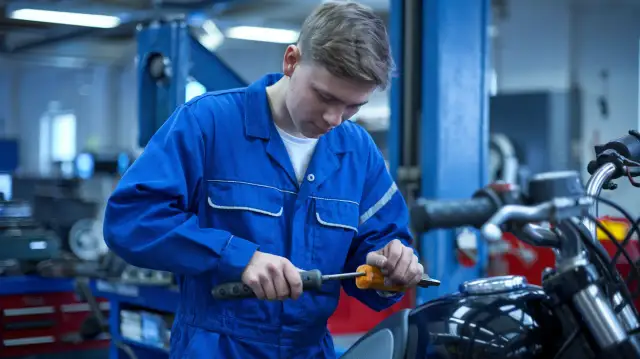 Praktyki zawodowe: Ile godzin dziennie możesz pracować legalnie?