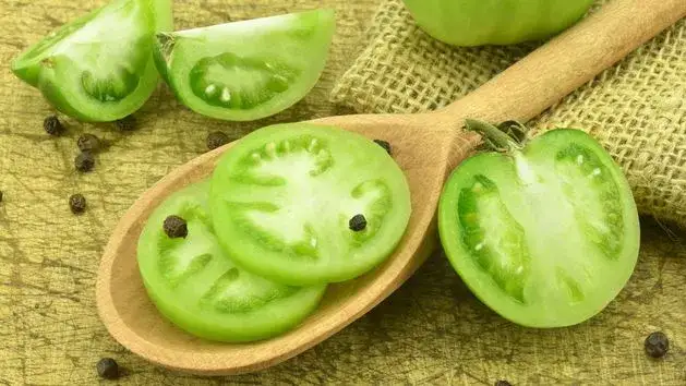 Jak zrobić sałatkę z zielonych pomidorów - prosty przepis na smakowitość