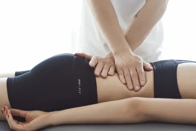 Czy fizjoterapia pomaga na kręgosłup? Skuteczne metody na ból pleców