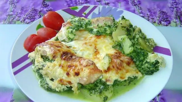 Szybka zapiekanka z łososiem i szpinakiem, która zachwyci smakiem