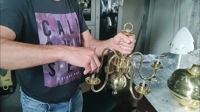 Jak odnowić żyrandol z mosiądzu i przywrócić mu blask bez wysiłku