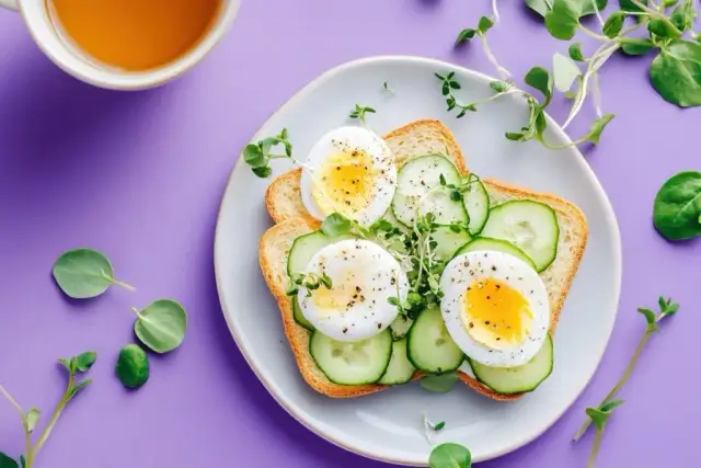 Jajka na diecie? Obalamy mity! Schudnij z jajkami mądrze