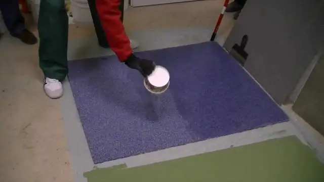 Jak zrobić podłogę z żywicy samodzielnie – krok po kroku bez błędów