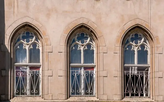 Pałac w Jędrzejowie: fascynująca historia i architektura czekają na Ciebie