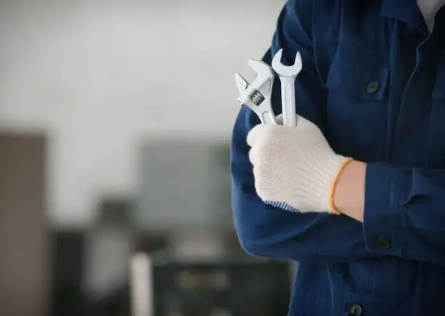 Jakie narzędzia do warsztatu wybrać, aby uniknąć kosztownych błędów?