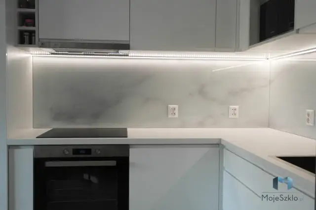 Szkło w kuchni: Ile kosztuje? Uniknij ukrytych opłat!