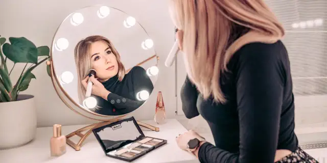 Lustro LED do makijażu: Czy wystarczy? Sekrety idealnego światła