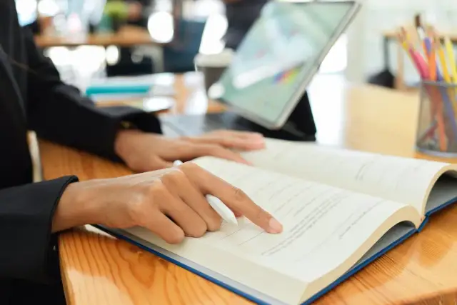 Ile się czeka na termin u notariusza? Poznaj zaskakujące fakty