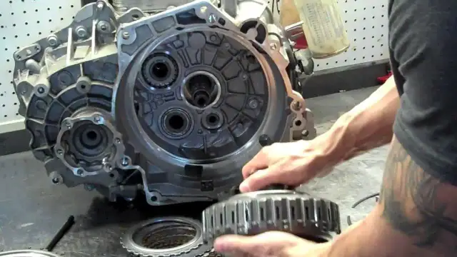 Objawy zużytego sprzęgła DSG: 5 sygnałów ostrzegawczych i koszty naprawy