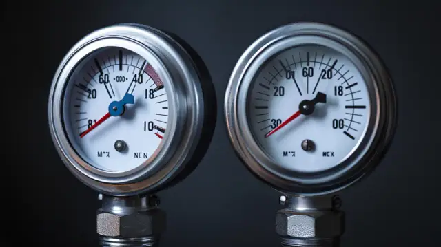Ciśnienie absolutne vs względne: Kluczowe różnice, które warto znać