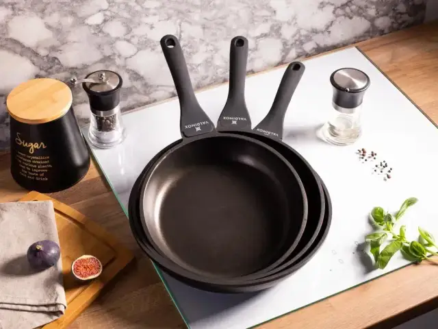 Jak wybrać patelnię, aby uniknąć najczęstszych błędów w gotowaniu