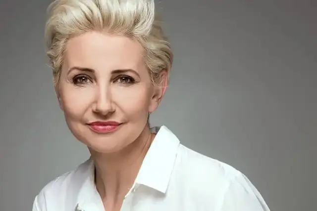 Jak ułożyć włosy do tyłu damskie – proste sposoby na idealny look