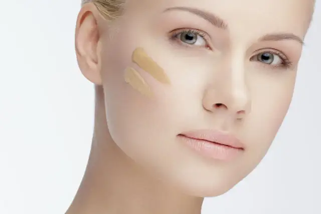 Jak dobrać kosmetyki do makijażu i uniknąć błędów, które psują efekt