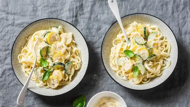 Pyszne spaghetti w sosie śmietanowym: proste przepisy na każdą okazję