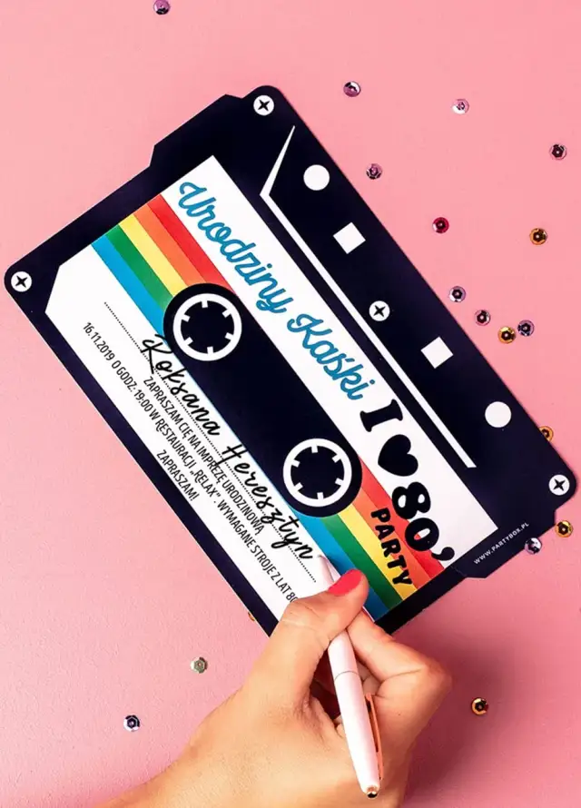 Oryginalne zaproszenia w stylu lat 80, które zachwycą Twoich gości