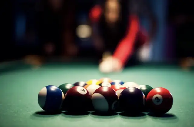 Domowe centrum rozrywki z grami losowymi i bilardem. Kilka prostych kroków!
