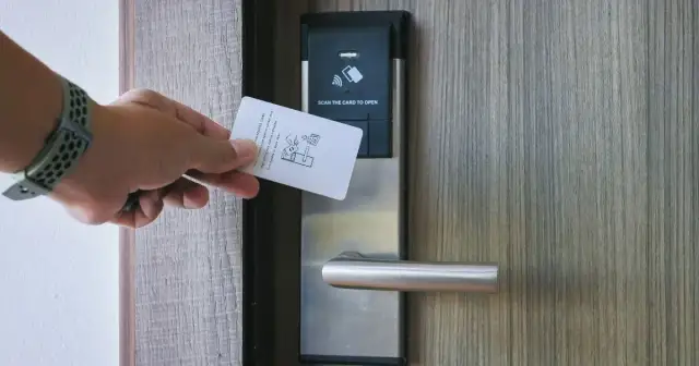 Czy w hotelu można przyjmować gości? Oto zasady, które musisz znać