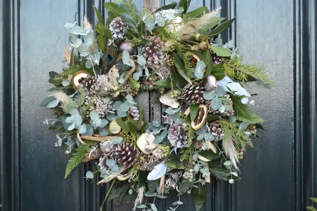 Jak stworzyć wianek bożonarodzeniowy DIY, który zachwyci wszystkich