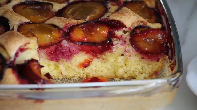 Pyszne ciasto ze śliwkami na oleju - łatwy przepis na deser