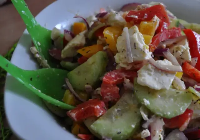 Pyszne sałatki do kurczaka, które zachwycą twój podniebienny świat