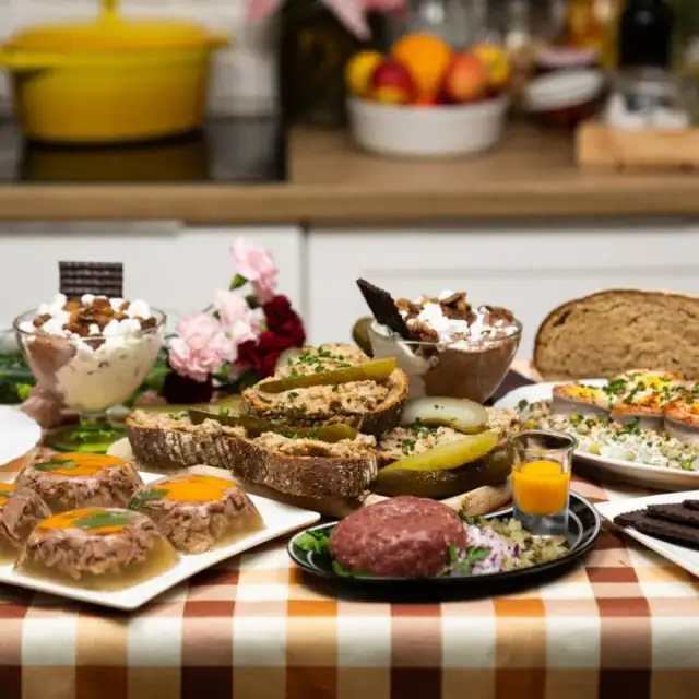 Impreza w stylu PRL kuchnia: smakowite przepisy na niezapomniane dania