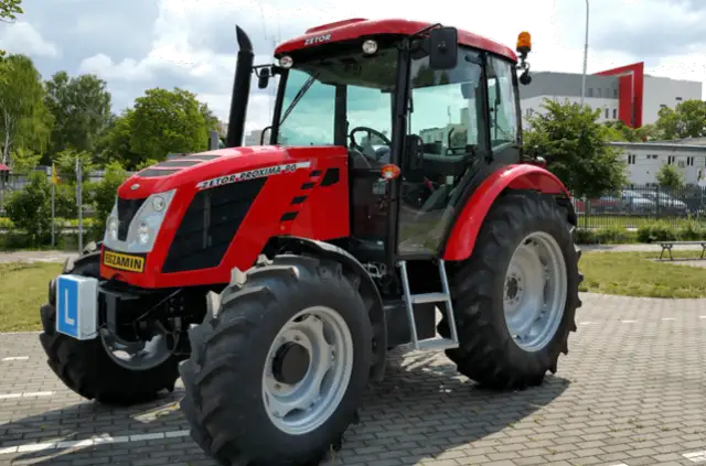 Prawo jazdy na ciągnik (T): Ile kosztuje i jak zaoszczędzić?