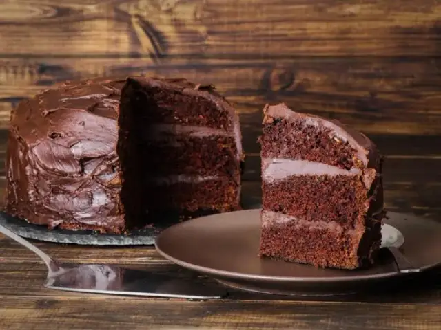 Prosty przepis na idealną polewę czekoladową na babkę – bez błędów i szybko!