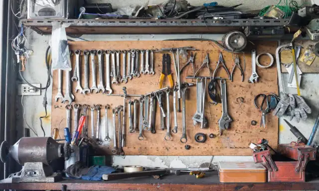 Jak urządzić warsztat w garażu: praktyczne porady i triki organizacyjne