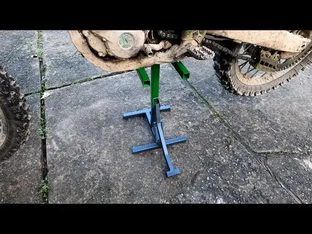 Stojak motocyklowy DIY: Zrób go sam, oszczędź i jeźdź bezpiecznie!