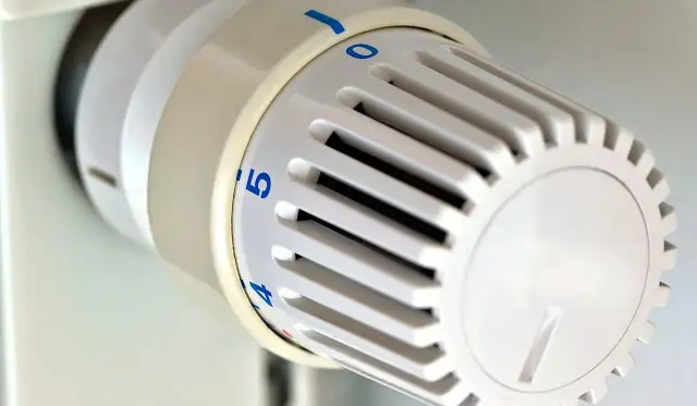 Klimatyzacja grzeje? Oblicz zużycie prądu i swoje oszczędności!