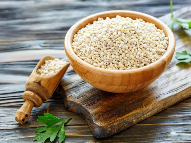 Czy kasza pęczak po ugotowaniu jest twarda? Oto przyczyny i rozwiązania