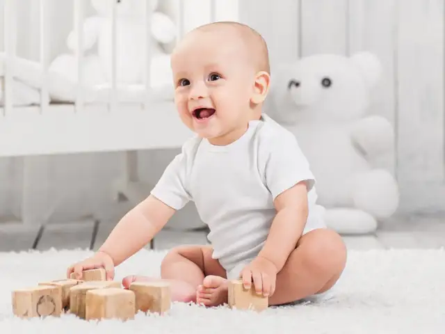 Kiedy dziecko wodzi wzrokiem za przedmiotem? Kluczowe etapy rozwoju