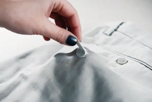 Skuteczne metody jak usunąć gumę z bluzy bez uszkodzeń materiału