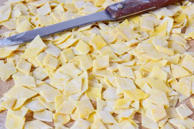 Jaki makaron do łazanek? Wybierz, ugotuj i niech się nie klei!