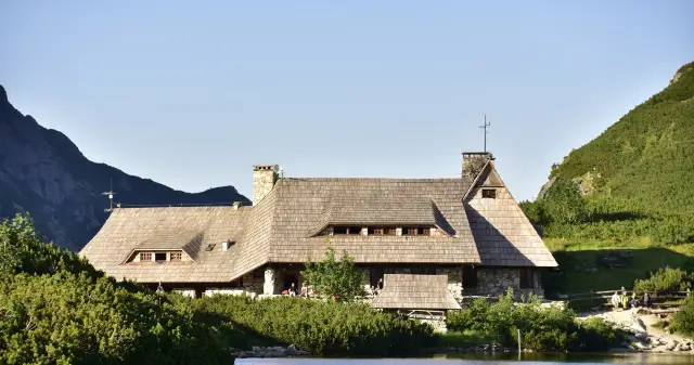 Ile kosztuje nocleg w schronisku? Ceny i tajemnice oszczędności