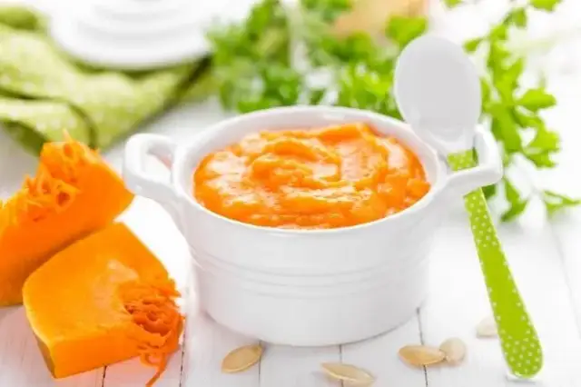 Dynia dla niemowlaka: Prosty przewodnik po pierwszych posiłkach (6m+)