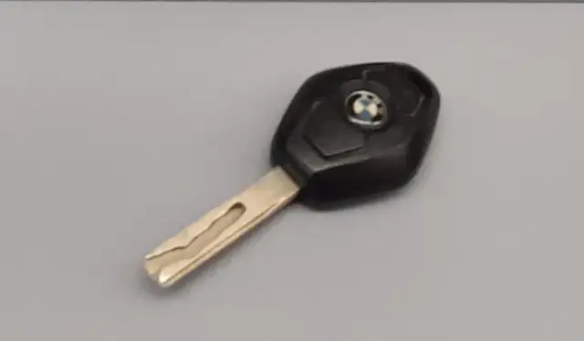 Jak wymienić baterię w kluczyku BMW E60 - proste kroki i porady