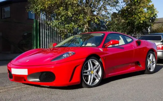 Ferrari w Polsce: Ile naprawdę kosztuje najtańszy model?