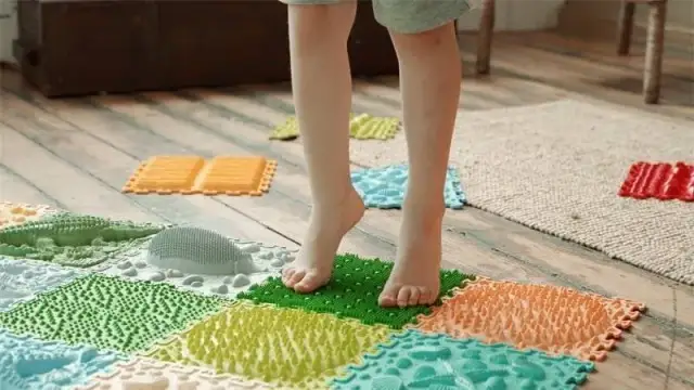 Mata sensoryczna dla dziecka - jak wspiera rozwój i zabawę