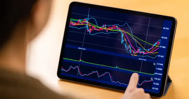 Kto ustala ceny akcji na giełdzie i jak uniknąć strat na rynku?