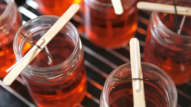 Jak zrobić wosk do świeczek - proste kroki i cenne wskazówki