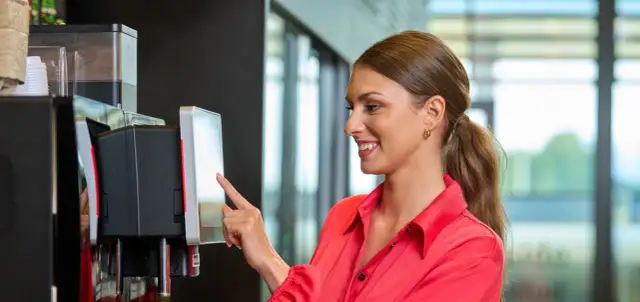 Ile kosztuje kawa na Orlenie? Ceny, które mogą Cię zaskoczyć