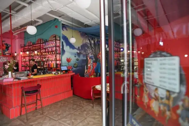 Gdzie zjeść w centrum Warszawy? Odkryj najlepsze lokale i smaki