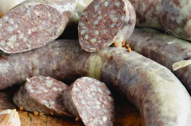 Czy kaszankę można jeść w piątek? Poznaj zasady i wyjątki