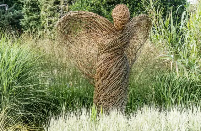 Rzeźby z wikliny do ogrodu – jak wzbogacić przestrzeń i styl ogrodu
