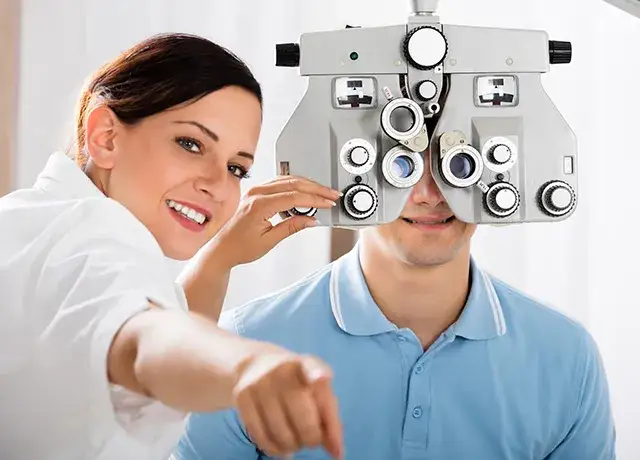 Soczewki kontaktowe: czy wizyta u okulisty jest konieczna?