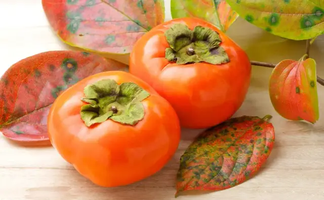 Kiedy jest sezon na kaki? Odkryj najlepszy czas na zakupy owoców