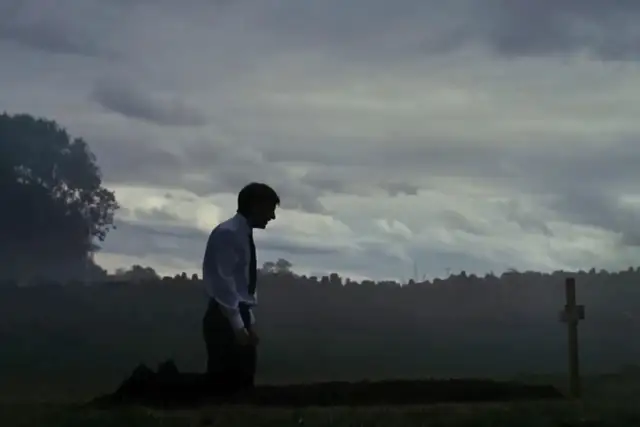 Seks z grobem: nowe wyzwanie aktorskie Barry'ego Keoghana