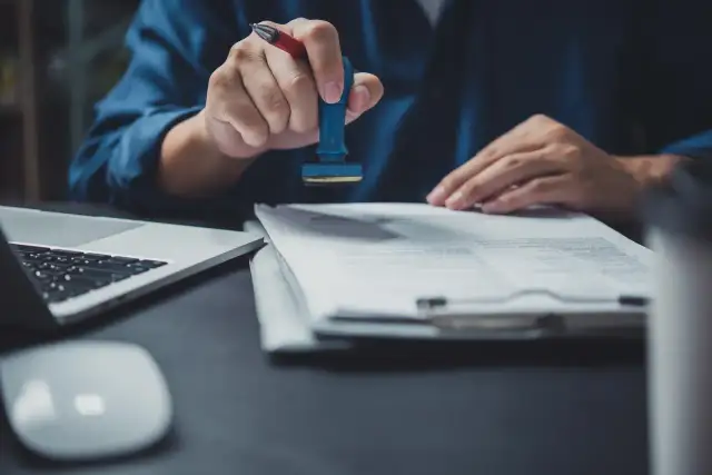 Cofnięcie aktu notarialnego? Jak unieważnić umowę w sądzie.