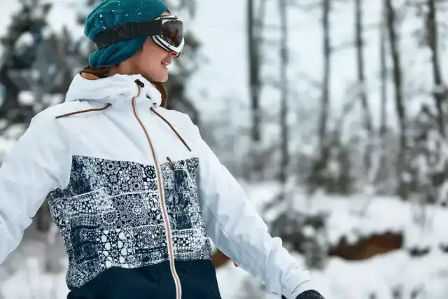 Jak prać kurtkę narciarską z membraną, aby nie straciła właściwości?